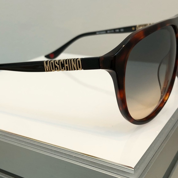 New Moschino MO768S03 Oversized Retro Sunglasses - Picture 4 of 7